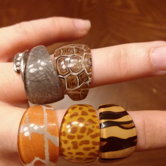 Animal Print Acrylic Rings - Picture 3 of 3